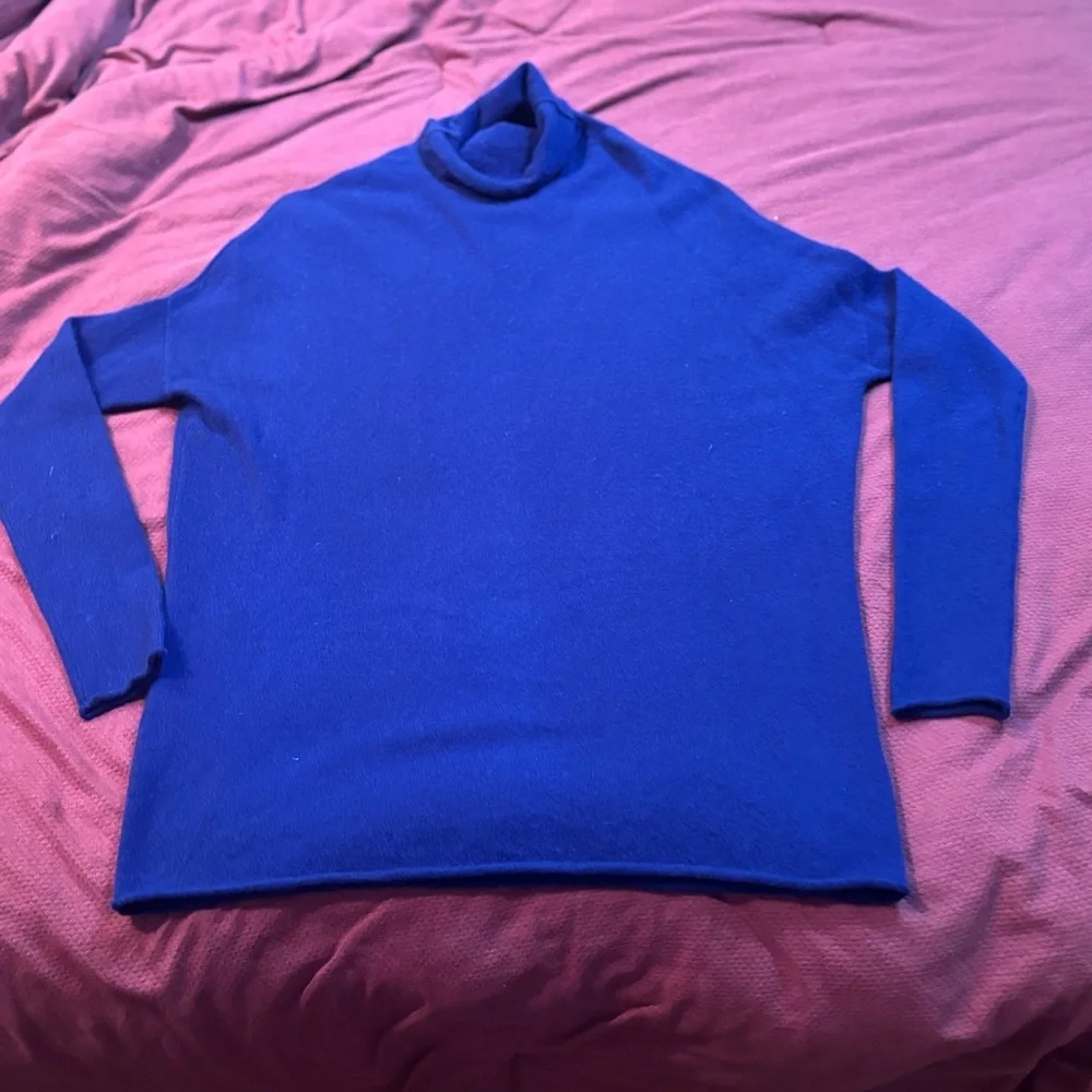 Tory Burch 100% Cashmere Oversized Dolman Turtleneck Sweater – Saphire Blue